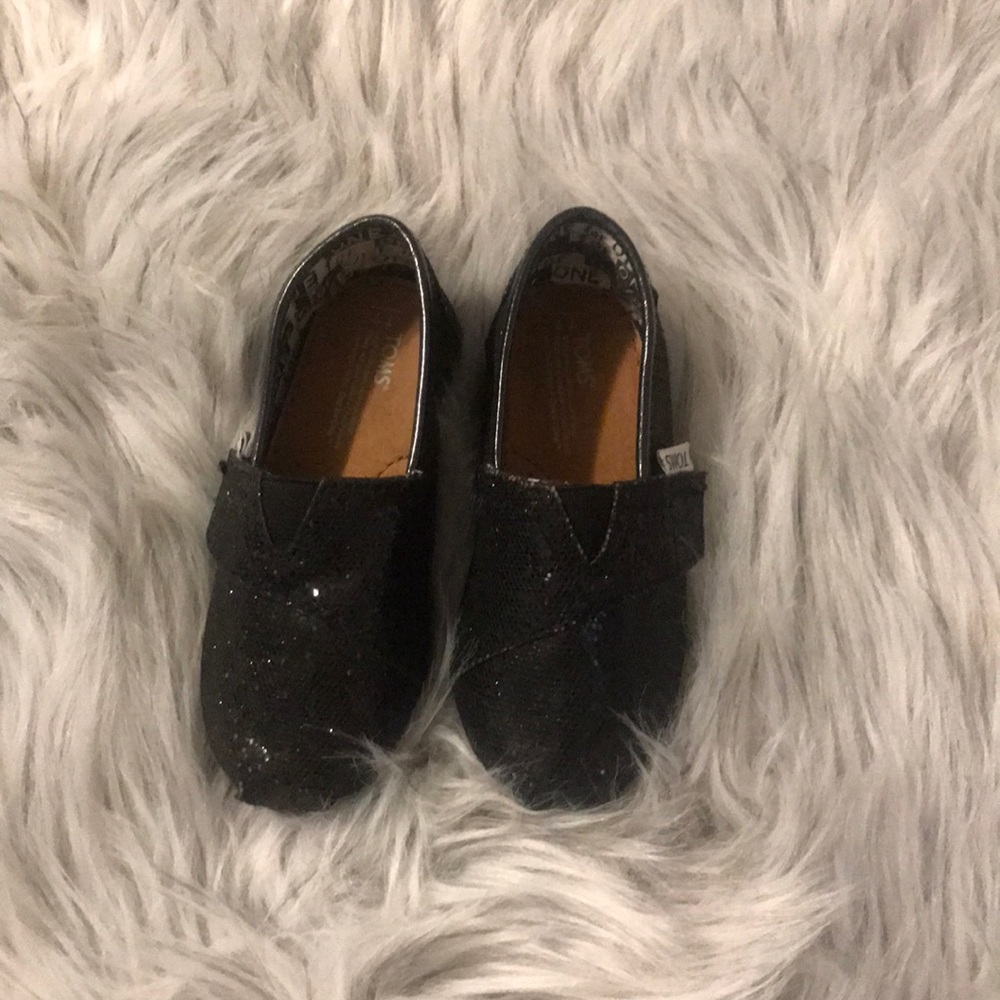 Toms Black